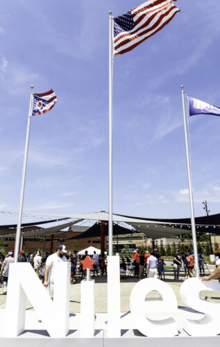 Niles public square opens to fanfare